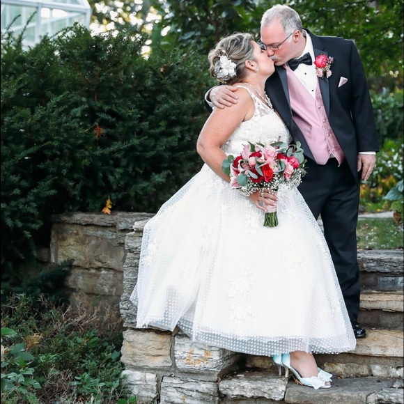 Gorgeous Tea length wedding dress - Picture 2 of 8